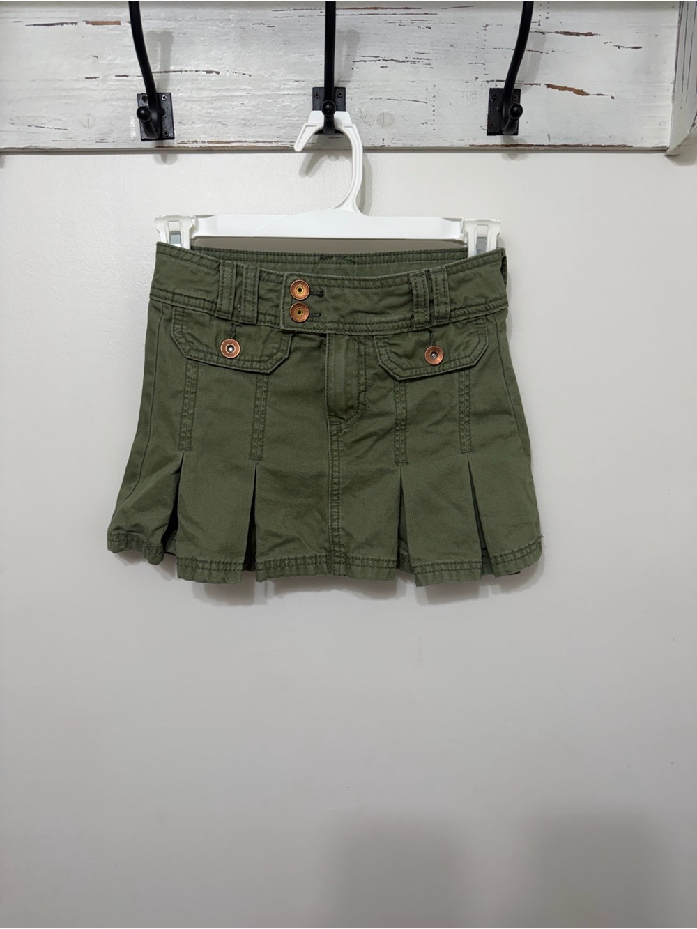 Old Navy Olive Green Pleated Utility Skirt with Button Accents girls size 8